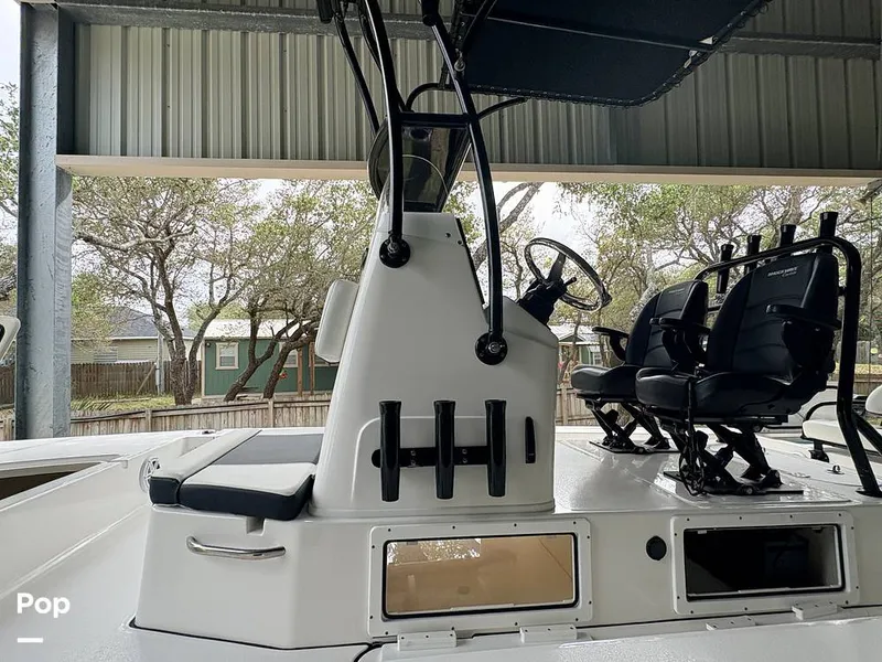 Slide: The Image of Raised Center Console - 16338688