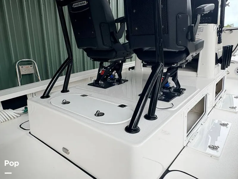 Slide: The Image of Raised Center Console - 16338716