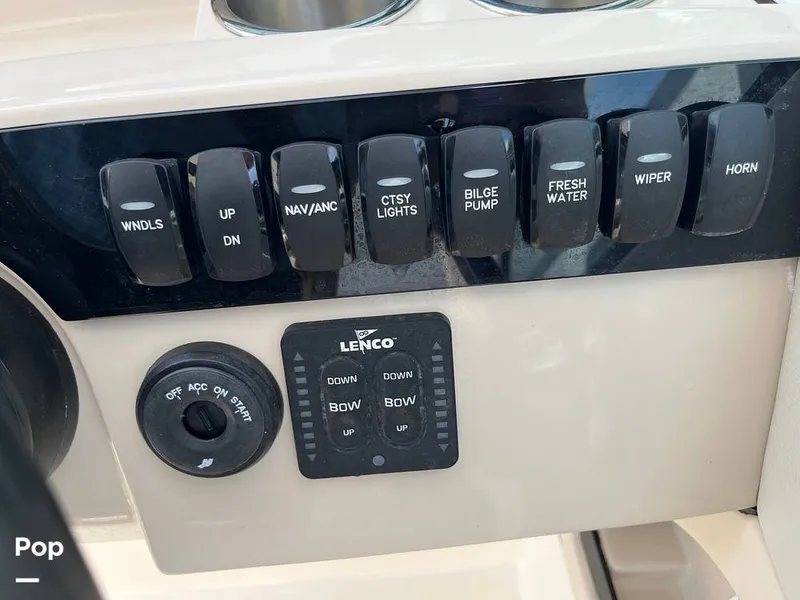 Slide: The Image of Boston Whaler 240 Vantage 2024 - 16341631