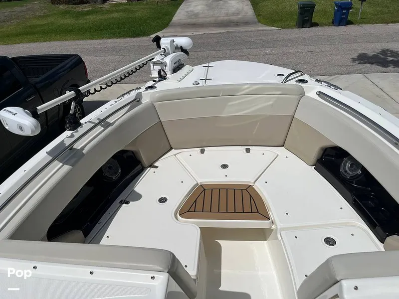 Slide: The Image of Boston Whaler 240 Vantage 2024 - 16341637