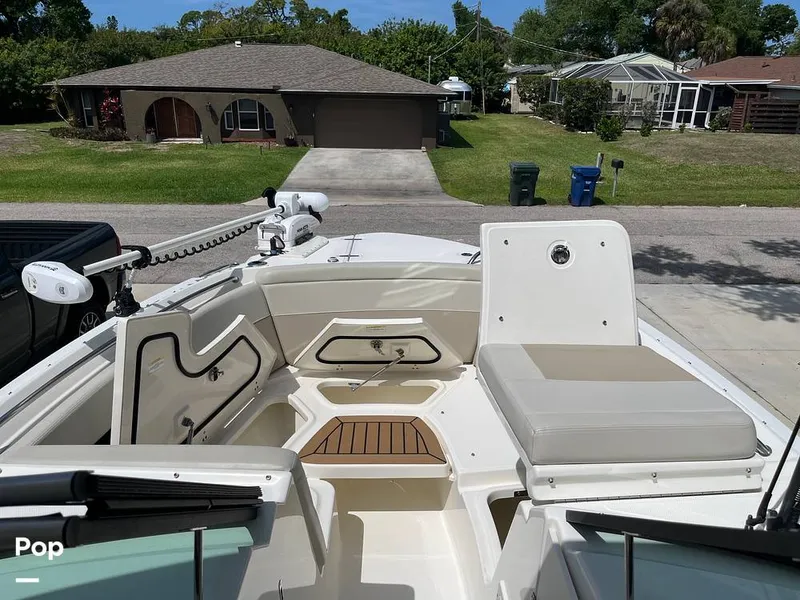 Slide: The Image of Boston Whaler 240 Vantage 2024 - 16341636