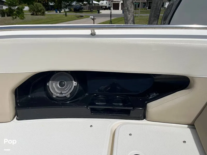 Slide: The Image of Boston Whaler 240 Vantage 2024 - 16341638