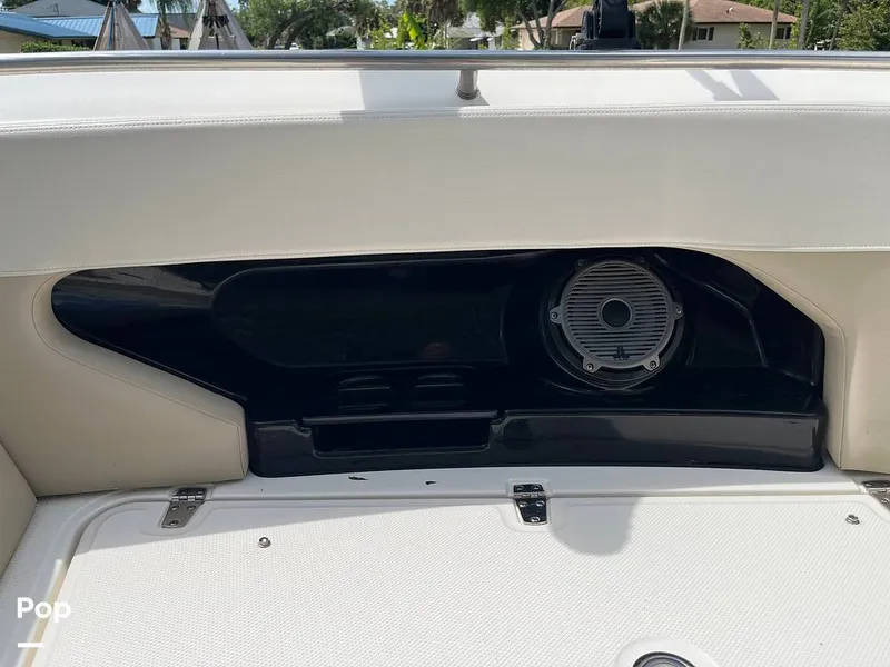 Slide: The Image of Boston Whaler 240 Vantage 2024 - 16341639