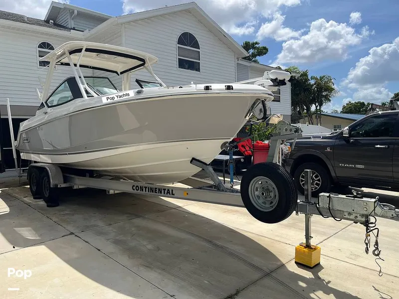 Slide: The Image of Boston Whaler 240 Vantage 2024 - 16341614