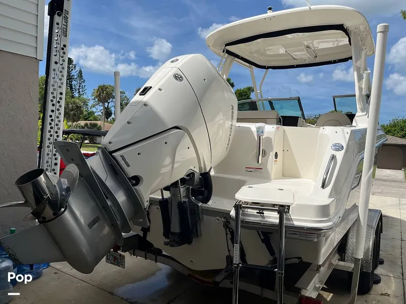 Slide: The Image of Boston Whaler 240 Vantage 2024 - 16341616