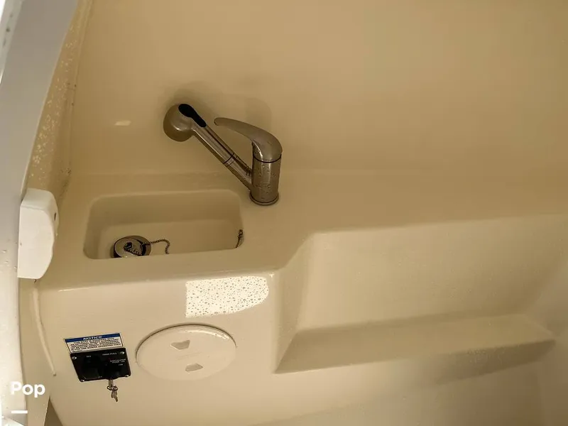 Slide: The Image of Boston Whaler 240 Vantage 2024 - 16341625