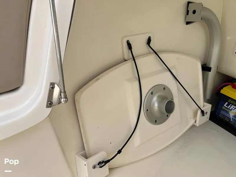 Slide: The Image of Boston Whaler 240 Vantage 2024 - 16341635