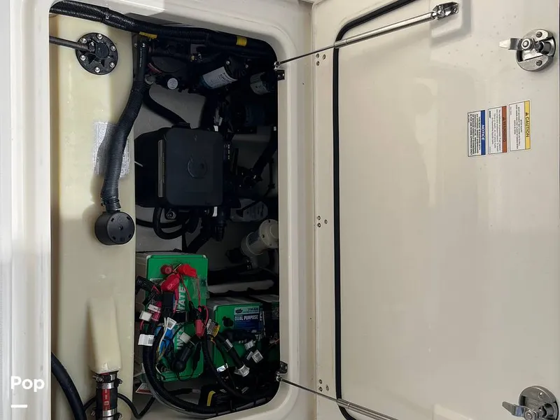 Slide: The Image of Boston Whaler 240 Vantage 2024 - 16341623