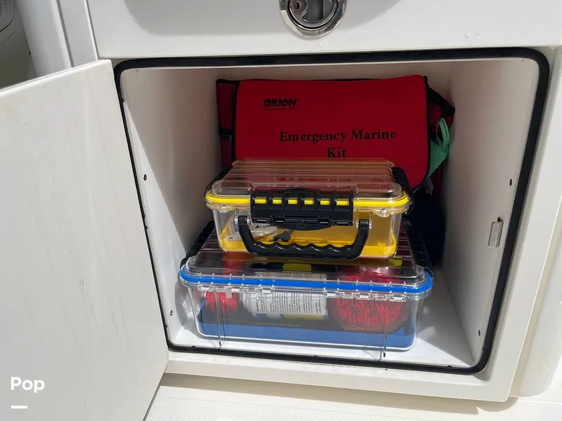 Slide: The Image of Boston Whaler 240 Vantage 2024 - 16341627