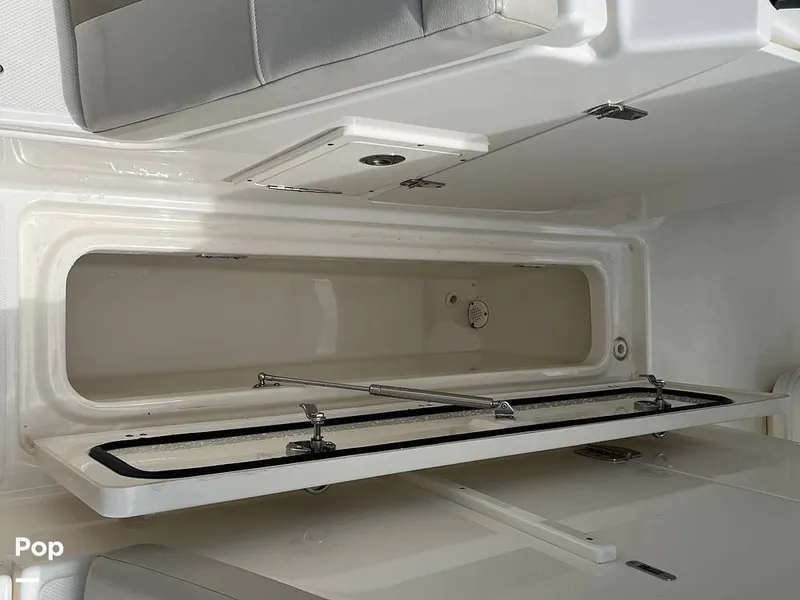 Slide: The Image of Boston Whaler 240 Vantage 2024 - 16341645