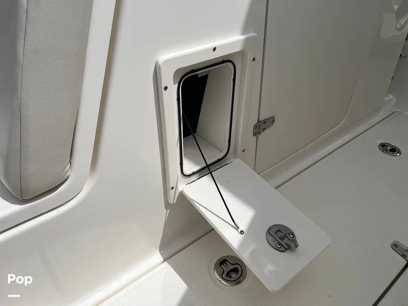 Slide: The Image of Boston Whaler 240 Vantage 2024 - 16341646