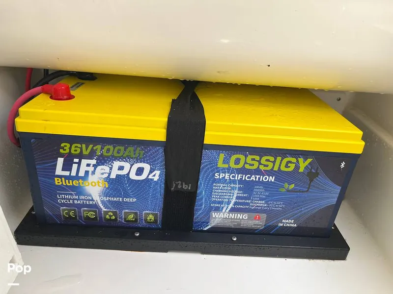 Slide: The Image of Boston Whaler 240 Vantage 2024 - 16341634