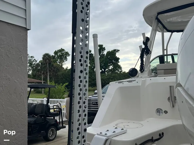 Slide: The Image of Boston Whaler 240 Vantage 2024 - 16341649