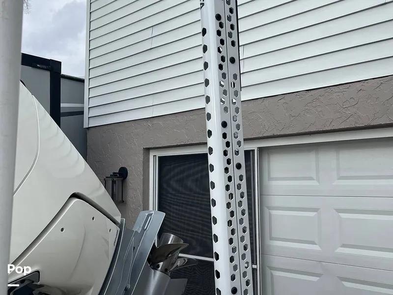 Slide: The Image of Boston Whaler 240 Vantage 2024 - 16341650