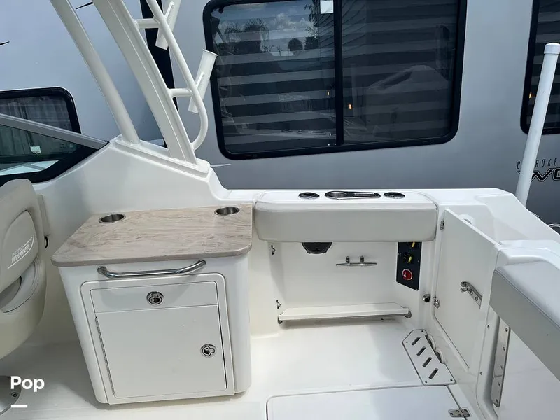 Slide: The Image of Boston Whaler 240 Vantage 2024 - 16341620