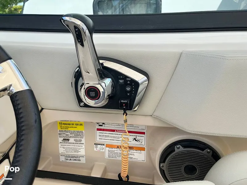 Slide: The Image of Boston Whaler 240 Vantage 2024 - 16341632