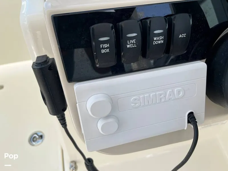 Slide: The Image of Boston Whaler 240 Vantage 2024 - 16341630