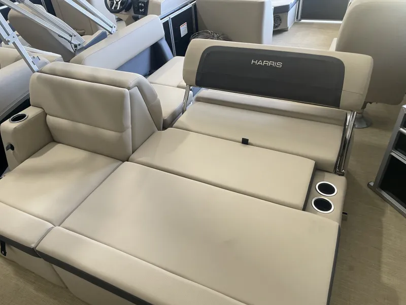 Slide: The Image of Harris Cruiser 190 2024 - 10