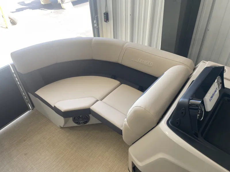 Slide: The Image of Harris Cruiser 190 2024 - 4