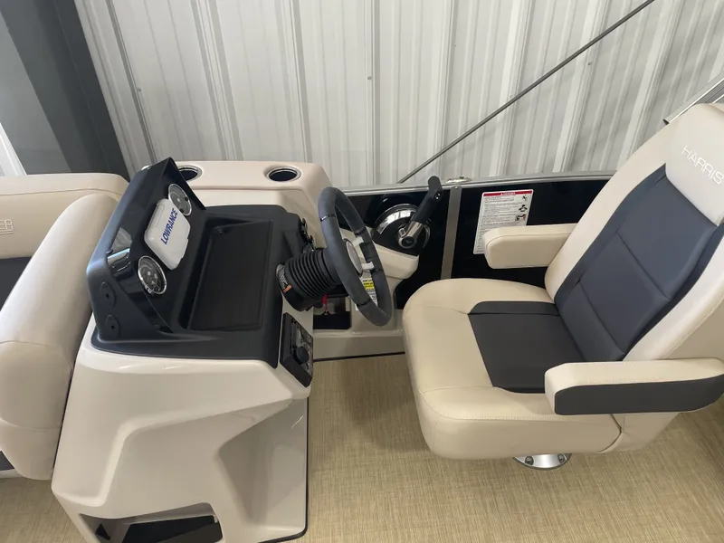 Slide: The Image of Harris Cruiser 190 2024 - 5