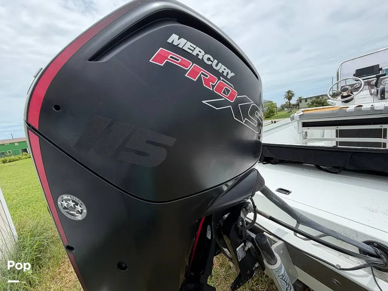 Slide: The Image of Crestliner 2000 Bay 2019 - 16431103