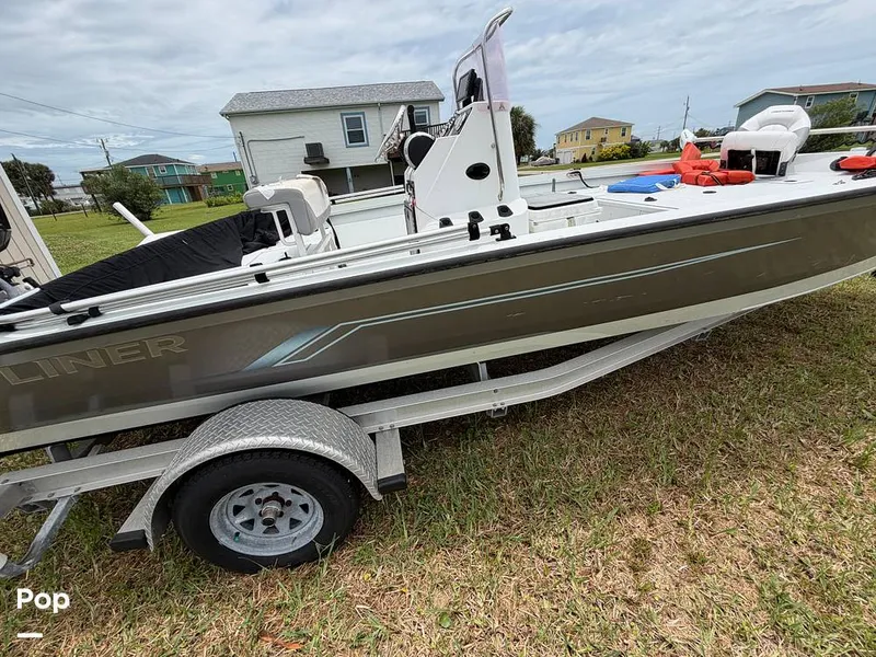 Slide: The Image of Crestliner 2000 Bay 2019 - 16431108