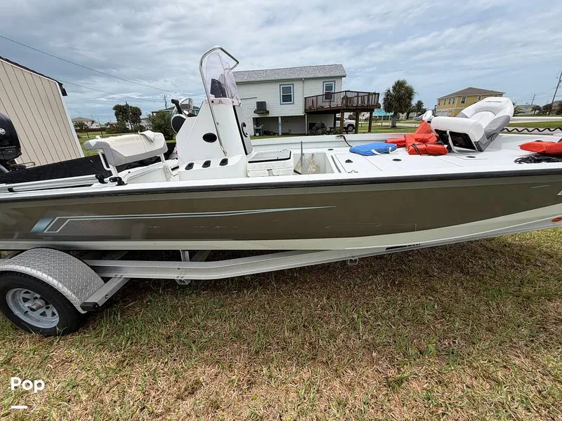 Slide: The Image of Crestliner 2000 Bay 2019 - 16431109
