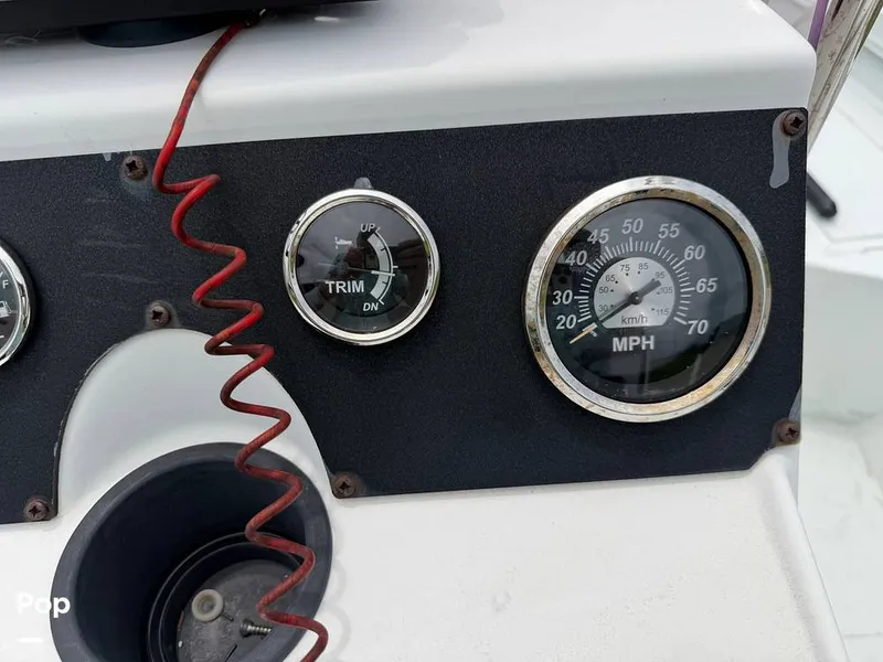 Slide: The Image of Crestliner 2000 Bay 2019 - 16431122