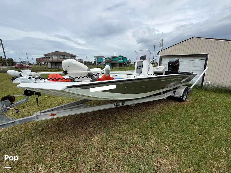 Slide: The Image of Crestliner 2000 Bay 2019 - 16431449