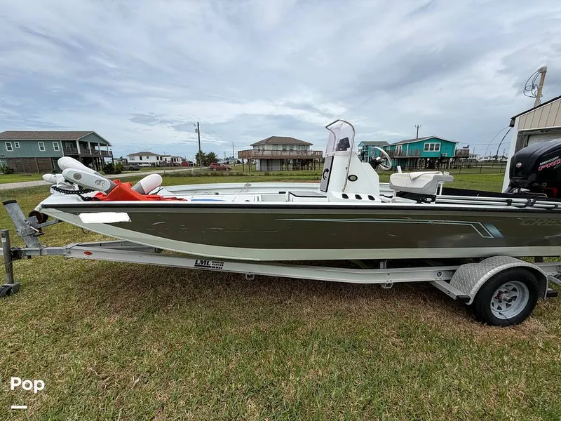 Slide: The Image of Crestliner 2000 Bay 2019 - 16431450