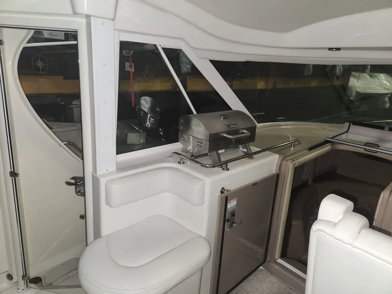 Slide: The Image of Sea Ray 390 Motor Yacht 2004 - 10