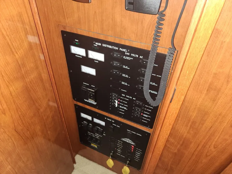 Slide: The Image of Sea Ray 390 Motor Yacht 2004 - 16