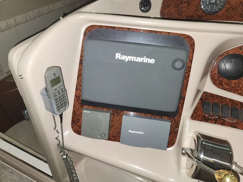 Slide: The Image of Sea Ray 390 Motor Yacht 2004 - 22