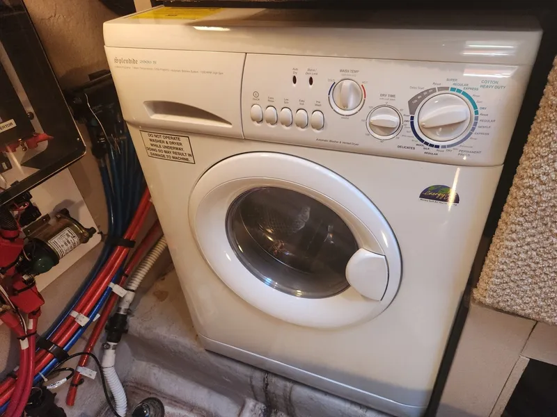 Slide: The Image of Sea Ray 390 Motor Yacht 2004 - 30