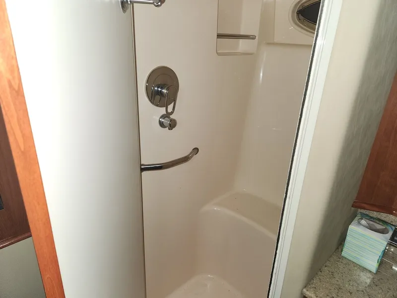 Slide: The Image of Sea Ray 390 Motor Yacht 2004 - 37