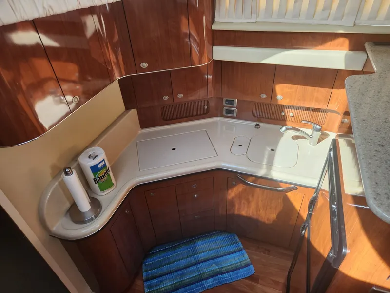 Slide: The Image of Sea Ray 390 Motor Yacht 2004 - 38