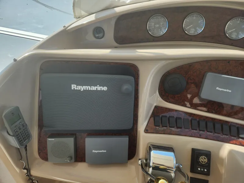 Slide: The Image of Sea Ray 390 Motor Yacht 2004 - 39