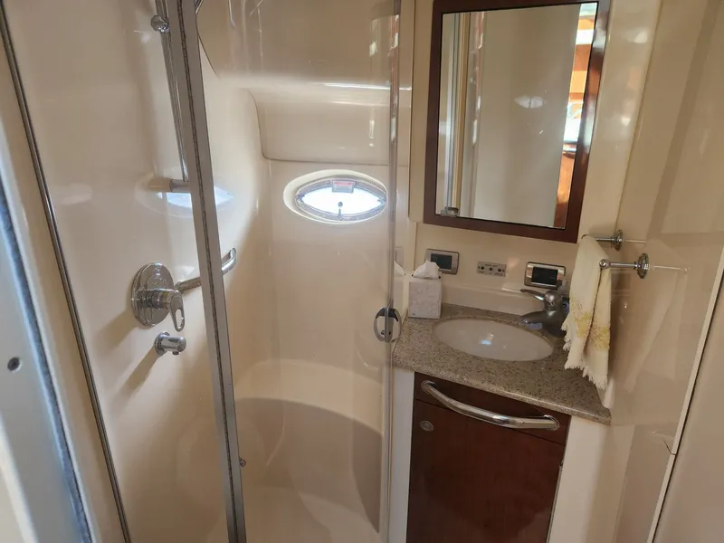 Slide: The Image of Sea Ray 390 Motor Yacht 2004 - 40