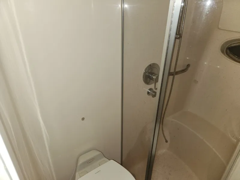 Slide: The Image of Sea Ray 390 Motor Yacht 2004 - 41