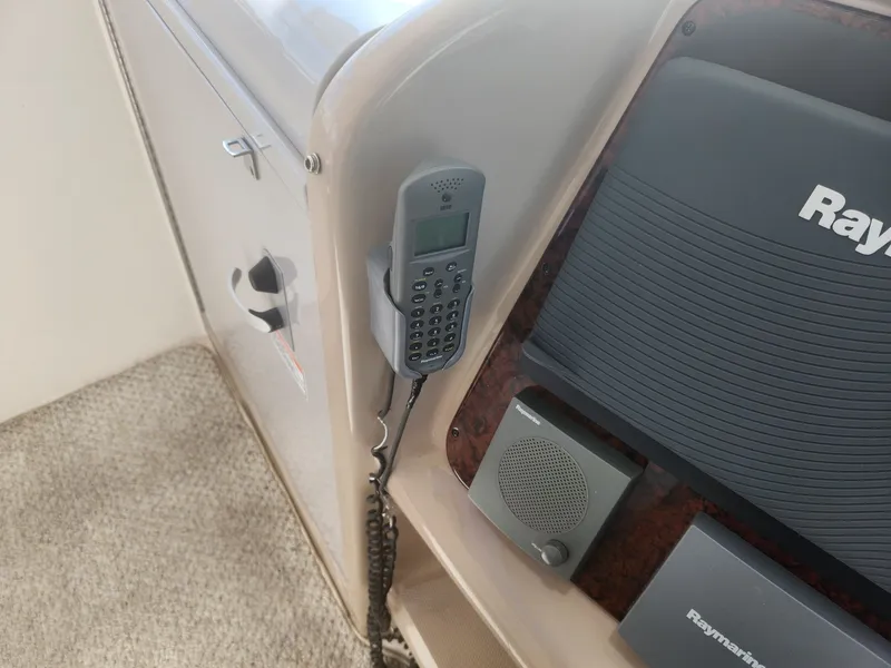 Slide: The Image of Sea Ray 390 Motor Yacht 2004 - 43