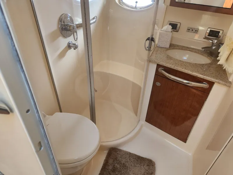 Slide: The Image of Sea Ray 390 Motor Yacht 2004 - 44