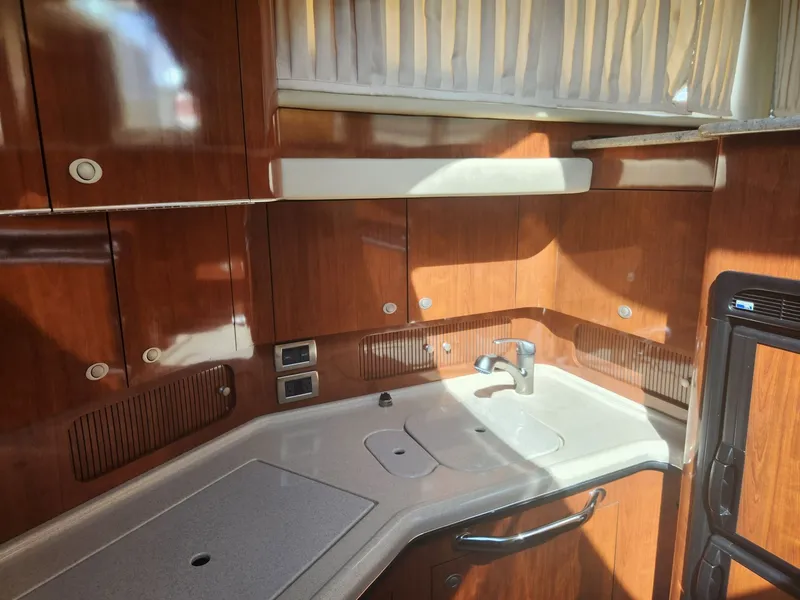 Slide: The Image of Sea Ray 390 Motor Yacht 2004 - 45