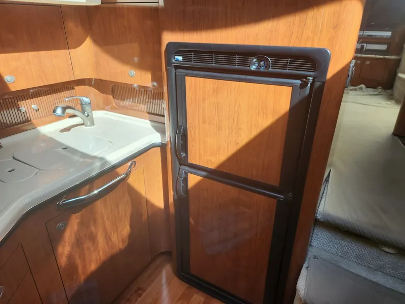 Slide: The Image of Sea Ray 390 Motor Yacht 2004 - 47