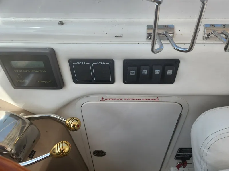 Slide: The Image of Sea Ray 390 Motor Yacht 2004 - 49