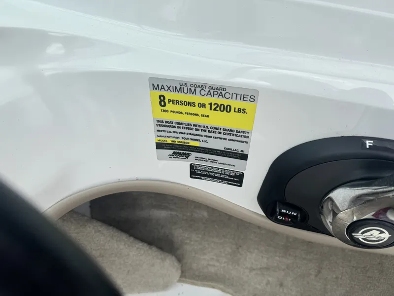 Slide: The Image of Four Winns 190 HORIZON 2011 - 11