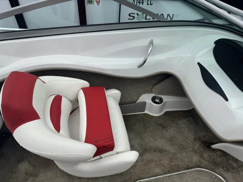 Slide: The Image of Four Winns 190 HORIZON 2011 - 12