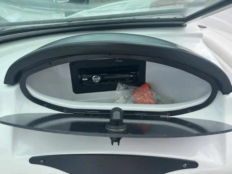 Slide: The Image of Four Winns 190 HORIZON 2011 - 13