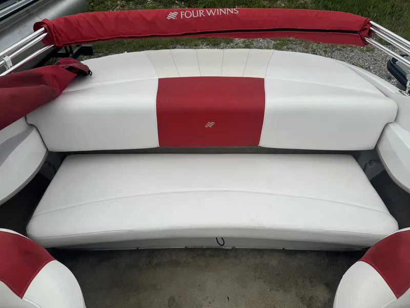 Slide: The Image of Four Winns 190 HORIZON 2011 - 14