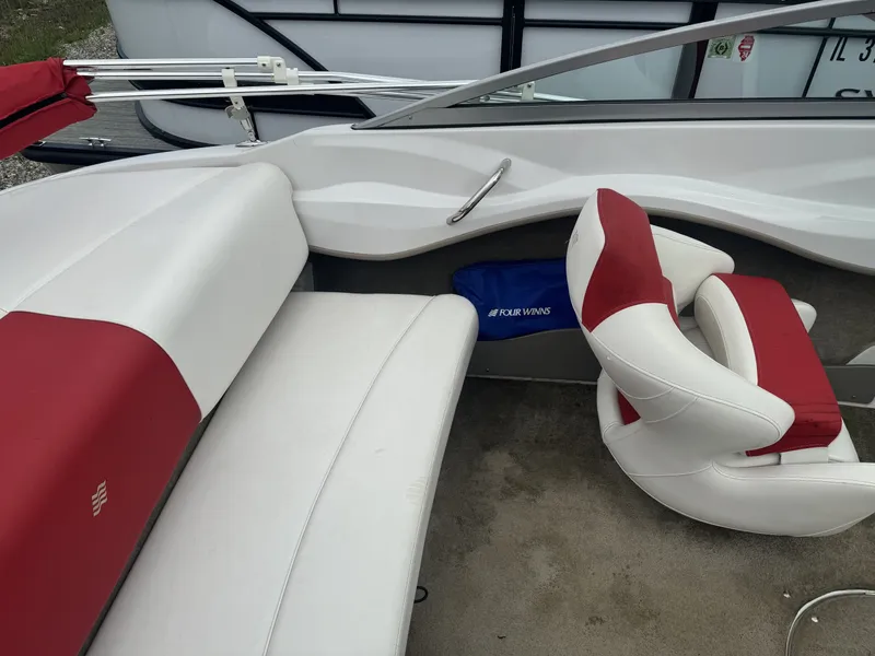 Slide: The Image of Four Winns 190 HORIZON 2011 - 15