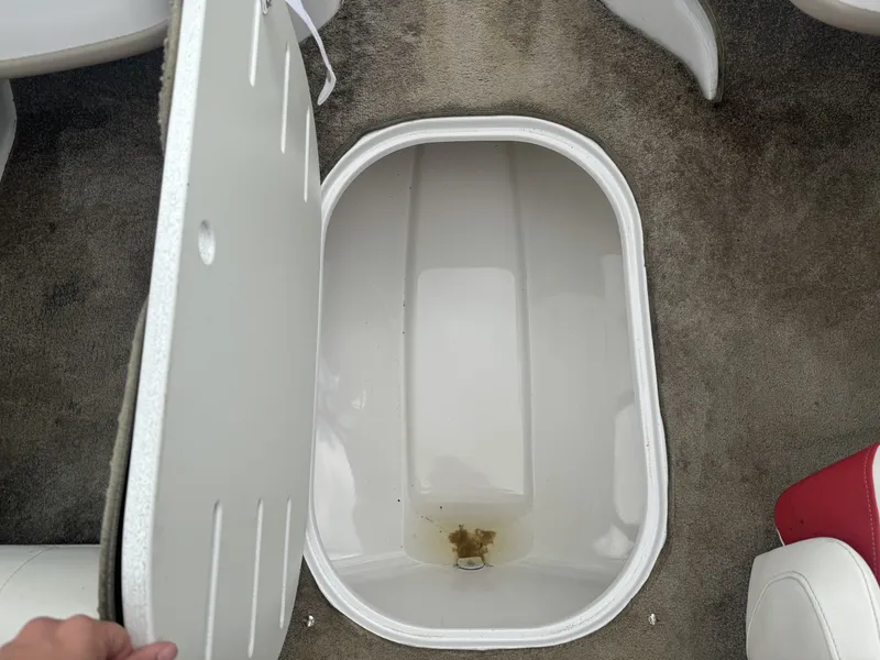 Slide: The Image of Four Winns 190 HORIZON 2011 - 17